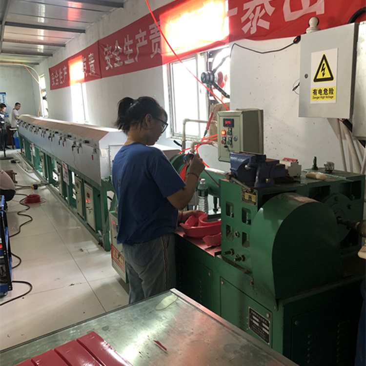 硅膠擠出機(jī)IMG_5352_副本.jpg